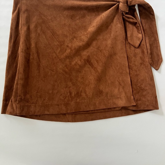 CUPCAKES & CASHMERE | Women's Size 6 Brown Faux Suede Tie Mini Faux Wrap Skirt - Picture 3 of 8